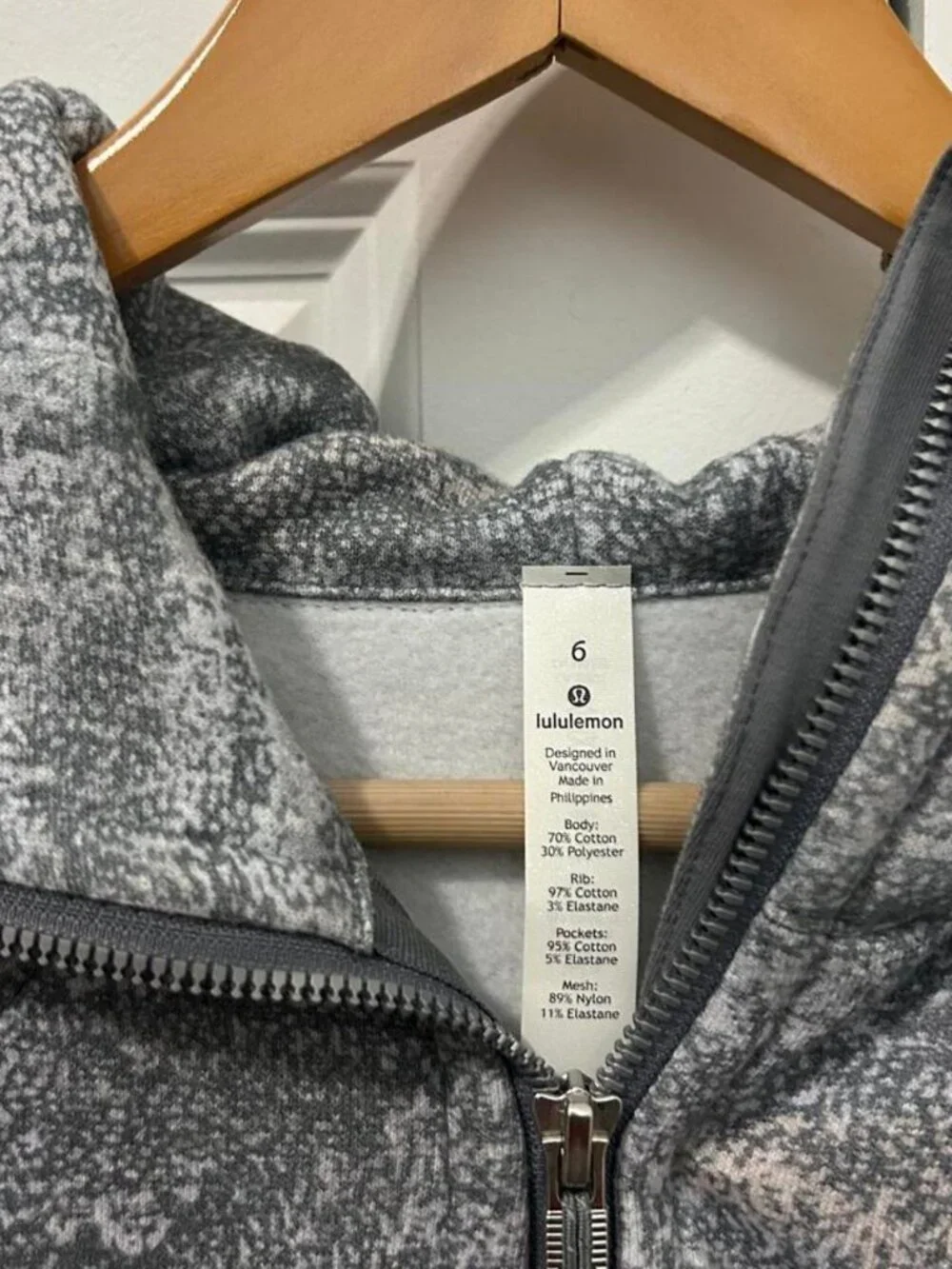 Lululemon Women's Grey and White Hoodie